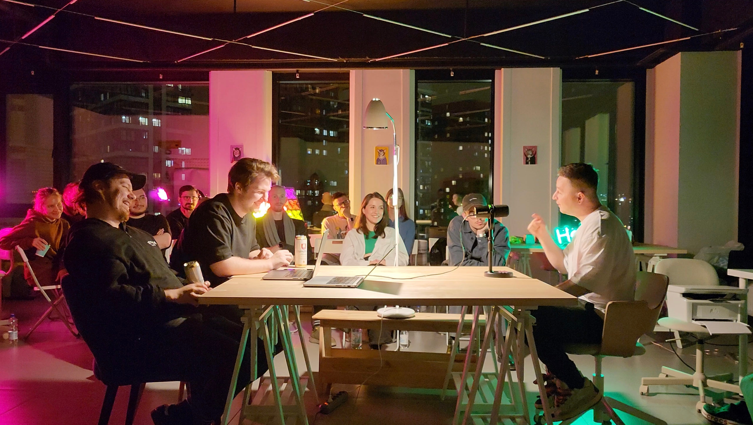 Стали звать зрителей на подкаст) Первый такой подкаст был с Вовой Лифановым, скоро выпустим)